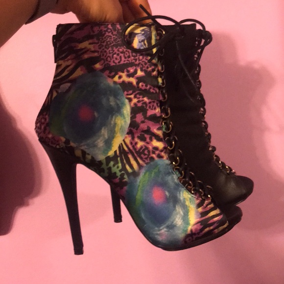 Heeled booties size 8 - Picture 4 of 5